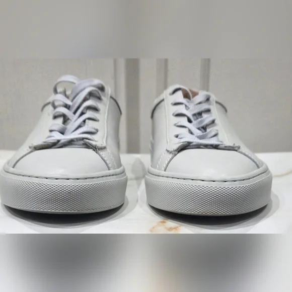 KOIO Capri Sneaker In Pebble Size 6